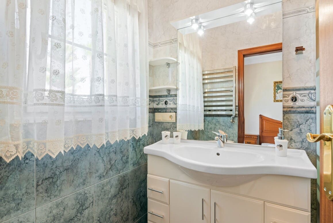 6 sypialnia Willa na sprzedaż w Playa Flamenca z basenem garażem - 2 095 000 € (Ref: 10172605)