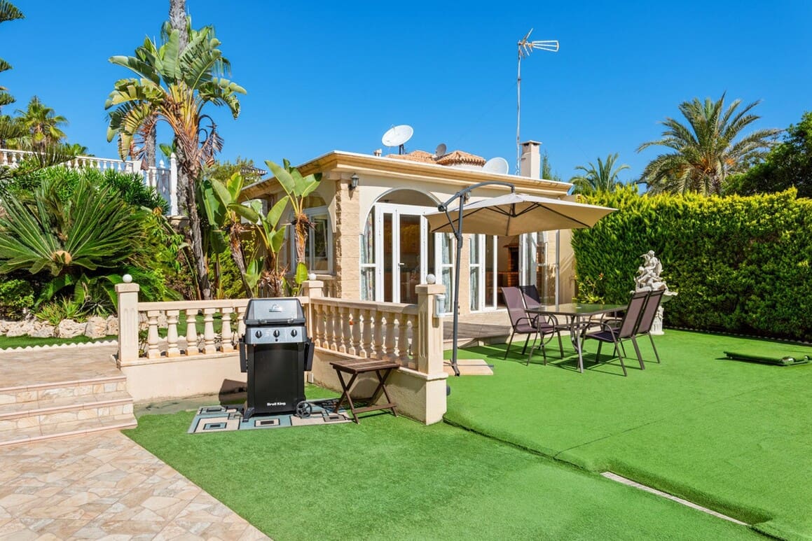 6 sypialnia Willa na sprzedaż w Playa Flamenca z basenem garażem - 2 095 000 € (Ref: 10172605)