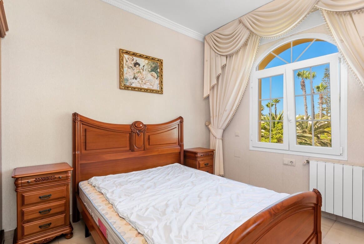 6 sypialnia Willa na sprzedaż w Playa Flamenca z basenem garażem - 2 095 000 € (Ref: 10172605)