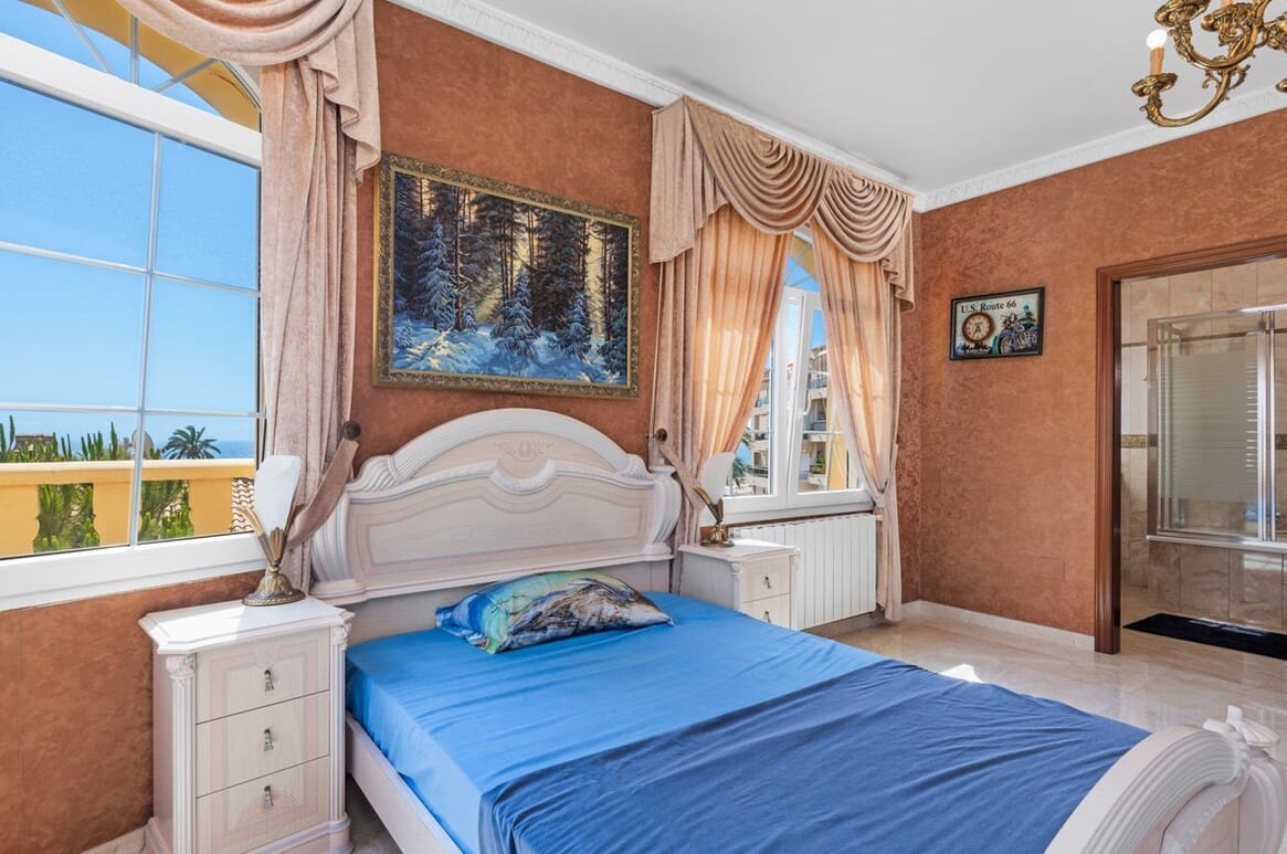 6 sypialnia Willa na sprzedaż w Playa Flamenca z basenem garażem - 2 095 000 € (Ref: 10172605)
