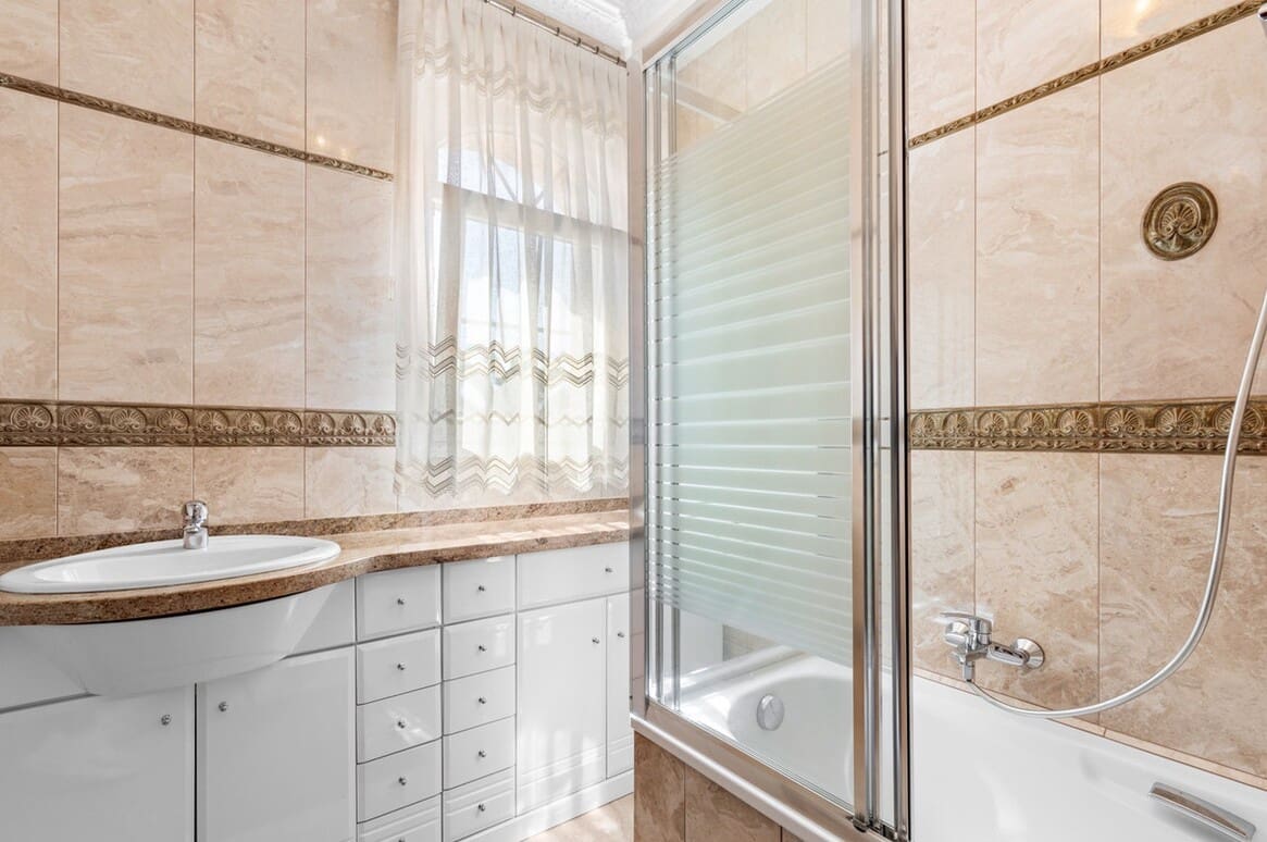 6 sypialnia Willa na sprzedaż w Playa Flamenca z basenem garażem - 2 095 000 € (Ref: 10172605)