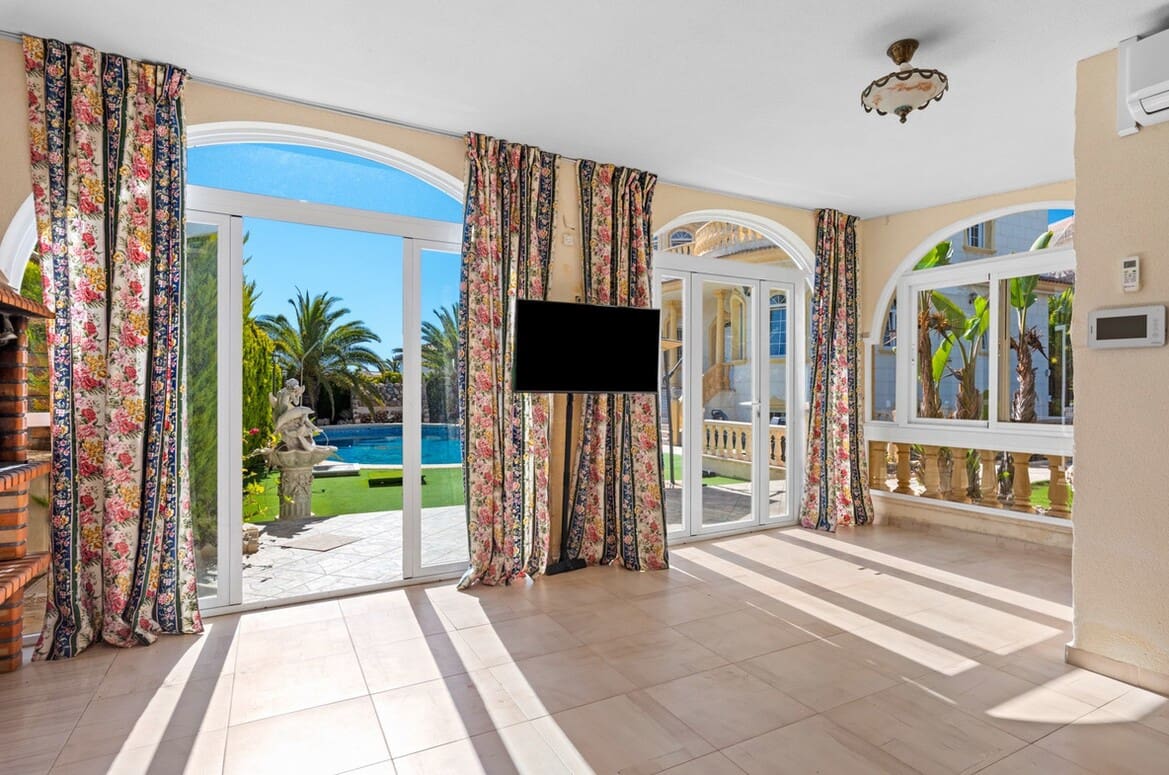 6 sypialnia Willa na sprzedaż w Playa Flamenca z basenem garażem - 2 095 000 € (Ref: 10172605)