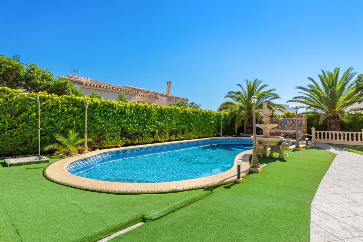6 sypialnia Willa na sprzedaż w Playa Flamenca z basenem garażem - 2 095 000 € (Ref: 10172605)
