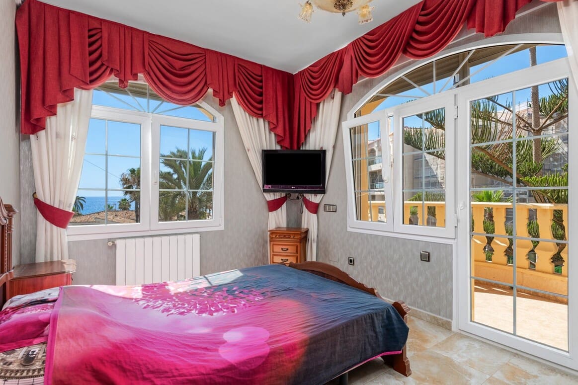 6 sypialnia Willa na sprzedaż w Playa Flamenca z basenem garażem - 2 095 000 € (Ref: 10172605)