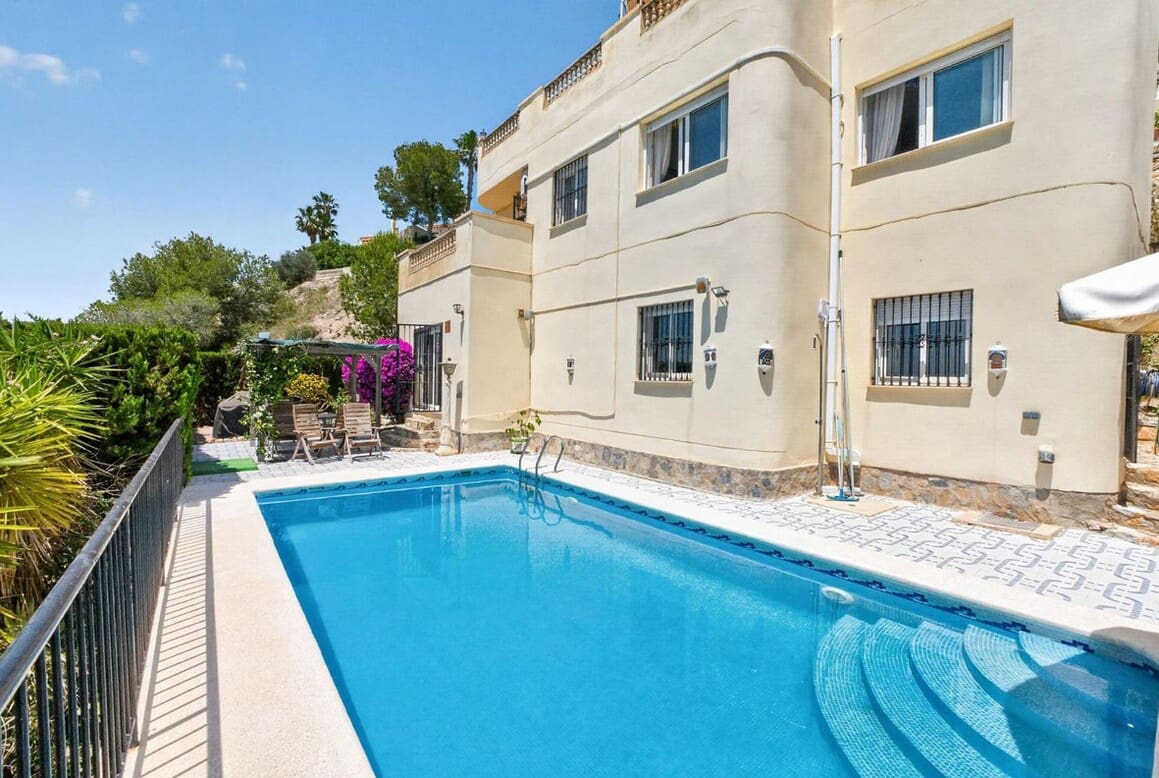 5 soveværelse Villa til salg i Orihuela Costa med swimmingpool garage - € 635.000 (Ref: 10172611)