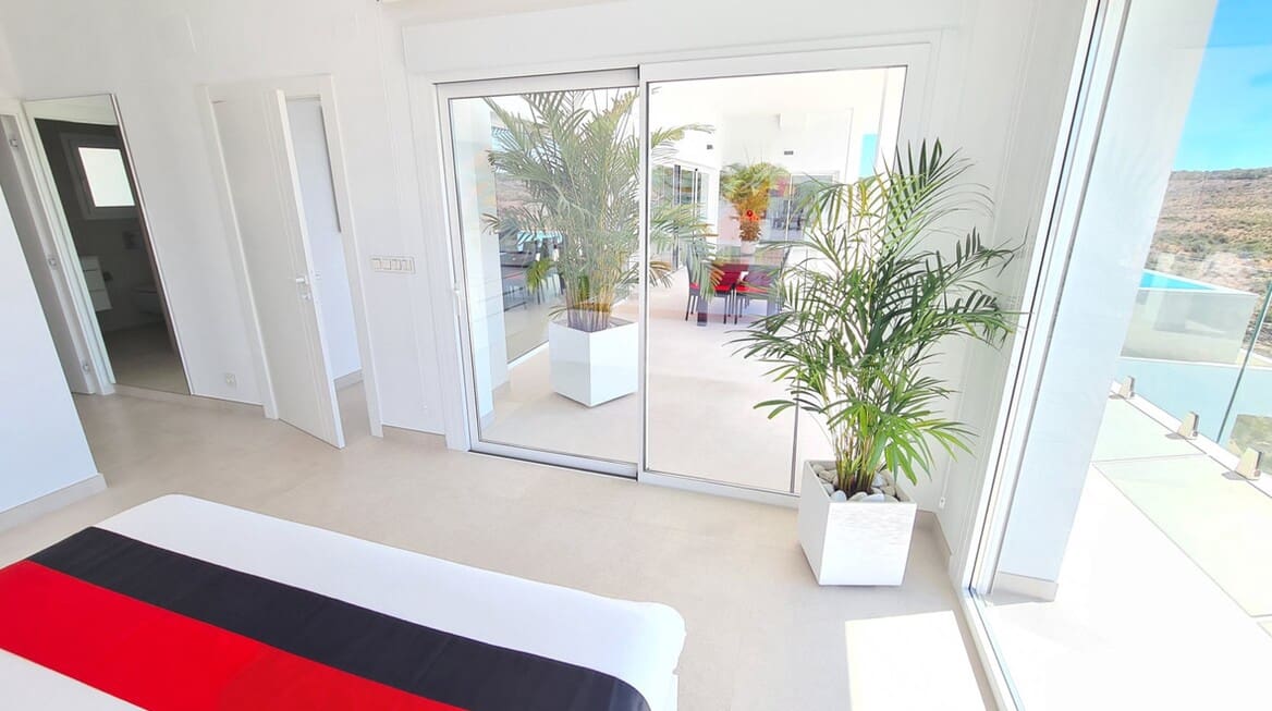 5 slaapkamer Villa te koop in San Fulgencio met zwembad garage - € 1.350.000 (Ref: 10172613)