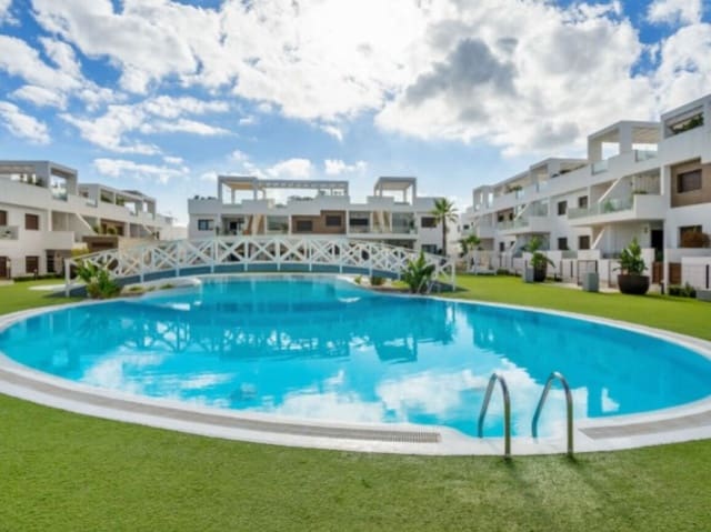 Chalet de 4 habitaciones en Los Balcones en venta con piscina - 515.000 € (Ref: 10172614)
