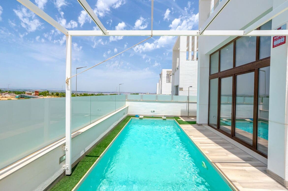 Chalet de 4 habitaciones en Los Balcones en venta con piscina - 515.000 € (Ref: 10172614)