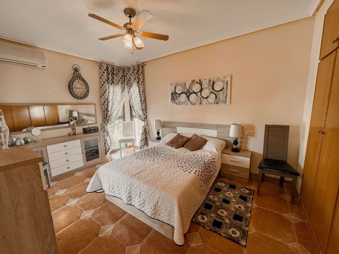 4 sypialnia Apartament na sprzedaż w Playa Flamenca z basenem - 240 000 € (Ref: 10172615)