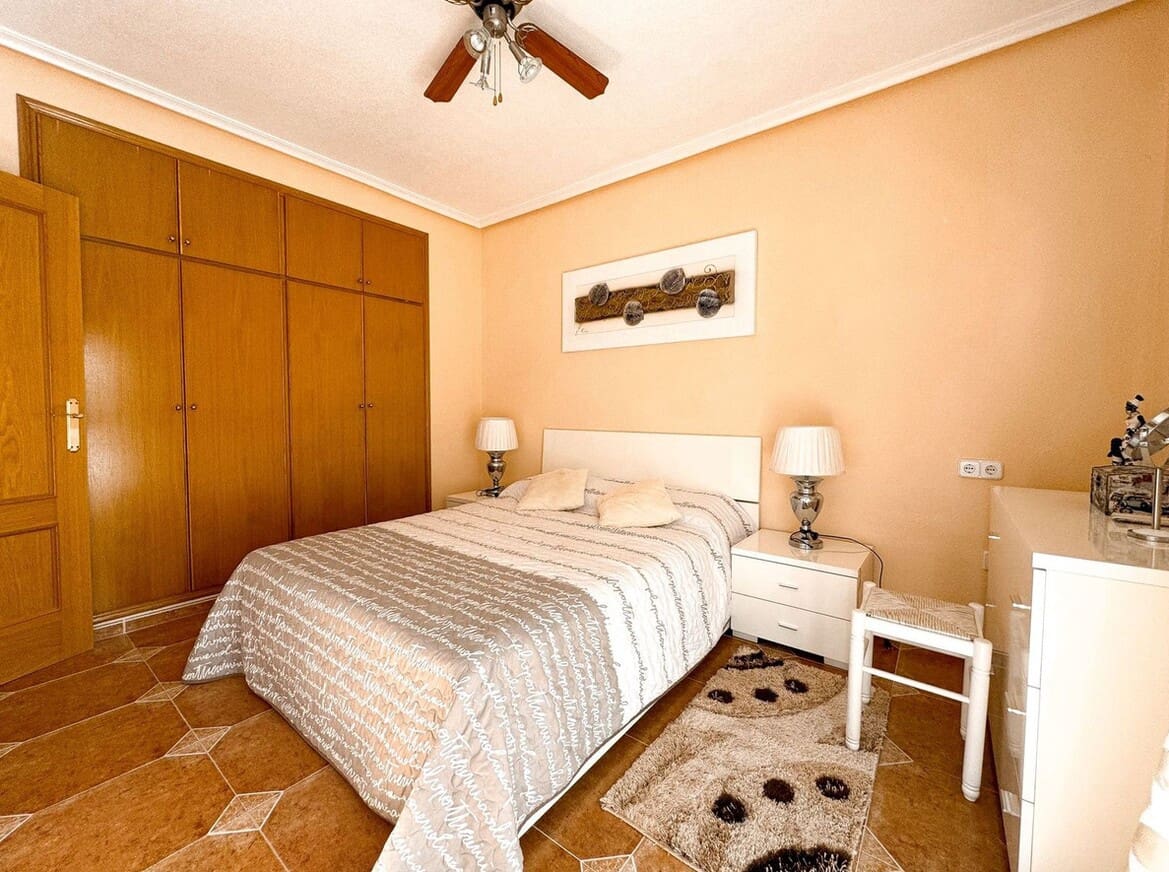 4 sypialnia Apartament na sprzedaż w Playa Flamenca z basenem - 240 000 € (Ref: 10172615)