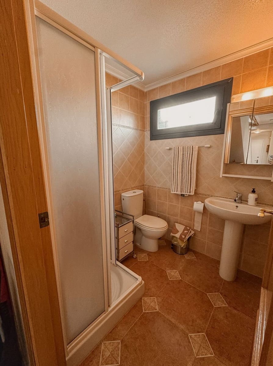 4 sypialnia Apartament na sprzedaż w Playa Flamenca z basenem - 240 000 € (Ref: 10172615)