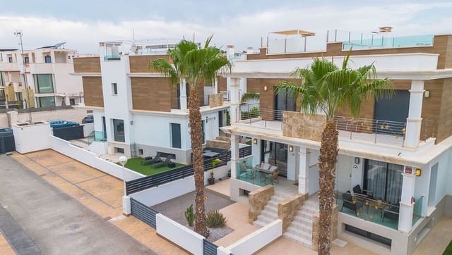 Chalet de 4 habitaciones en Ciudad Quesada, Rojales en venta con piscina garaje - 425.000 € (Ref: 10172619)