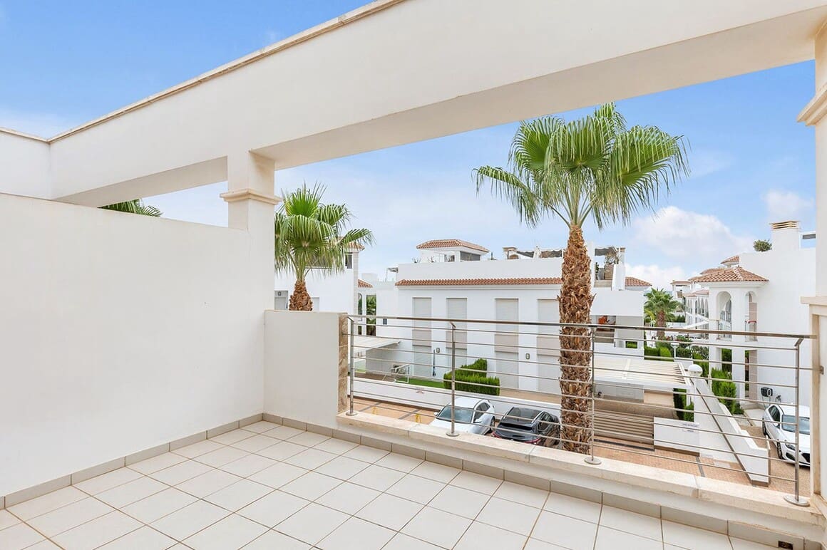 Chalet de 4 habitaciones en Rojales en venta con piscina garaje - 425.000 € (Ref: 10172619)