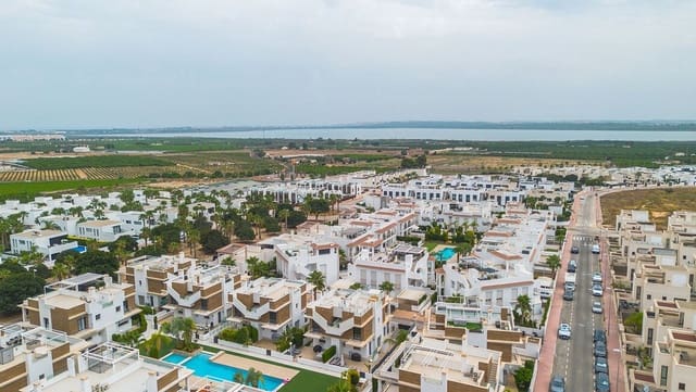 Chalet de 4 habitaciones en Ciudad Quesada, Rojales en venta con piscina garaje - 425.000 € (Ref: 10172619)