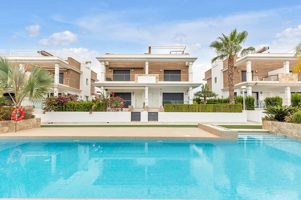 Chalet de 4 habitaciones en Rojales en venta con piscina garaje - 425.000 € (Ref: 10172619)
