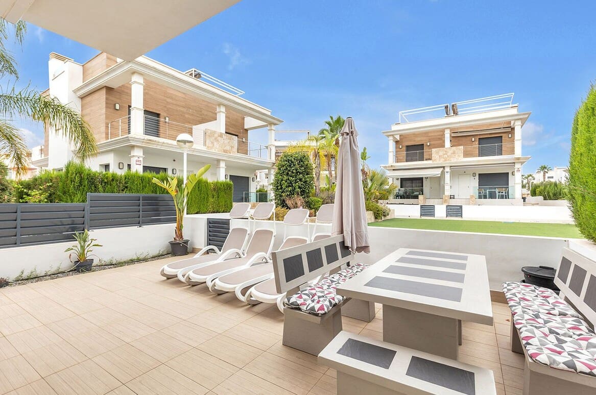 Chalet de 4 habitaciones en Rojales en venta con piscina garaje - 425.000 € (Ref: 10172619)