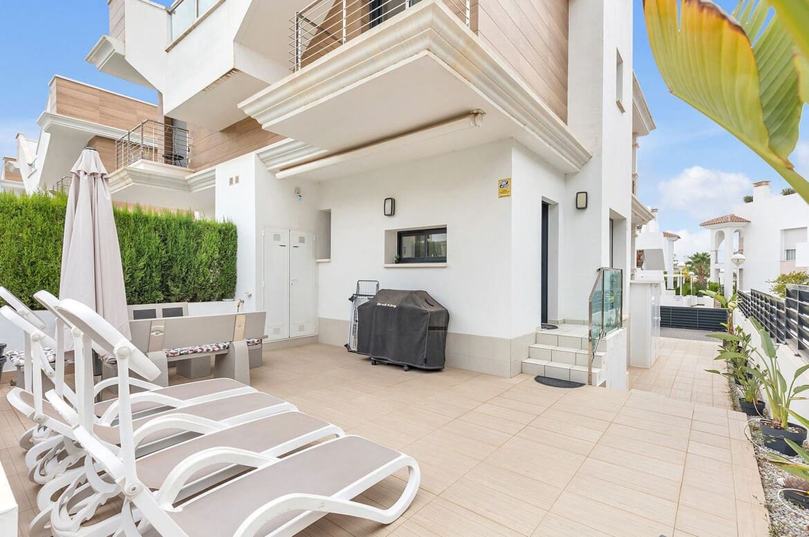 Chalet de 4 habitaciones en Rojales en venta con piscina garaje - 425.000 € (Ref: 10172619)