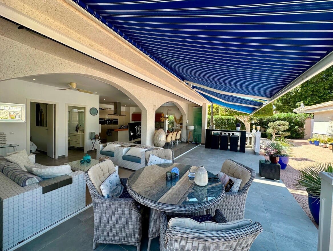 6 soveværelse Villa til salg i Rojales med swimmingpool garage - € 845.000 (Ref: 10172622)