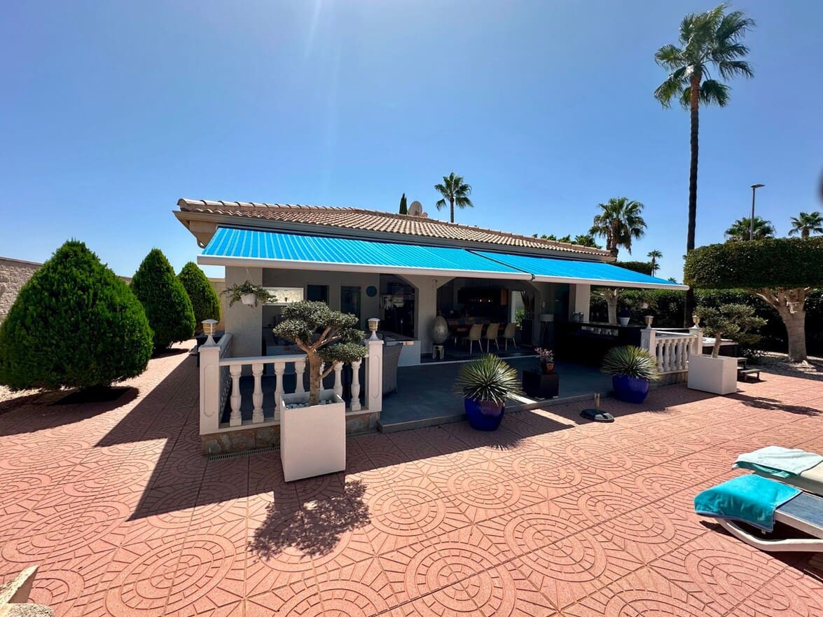 6 soveværelse Villa til salg i Rojales med swimmingpool garage - € 845.000 (Ref: 10172622)
