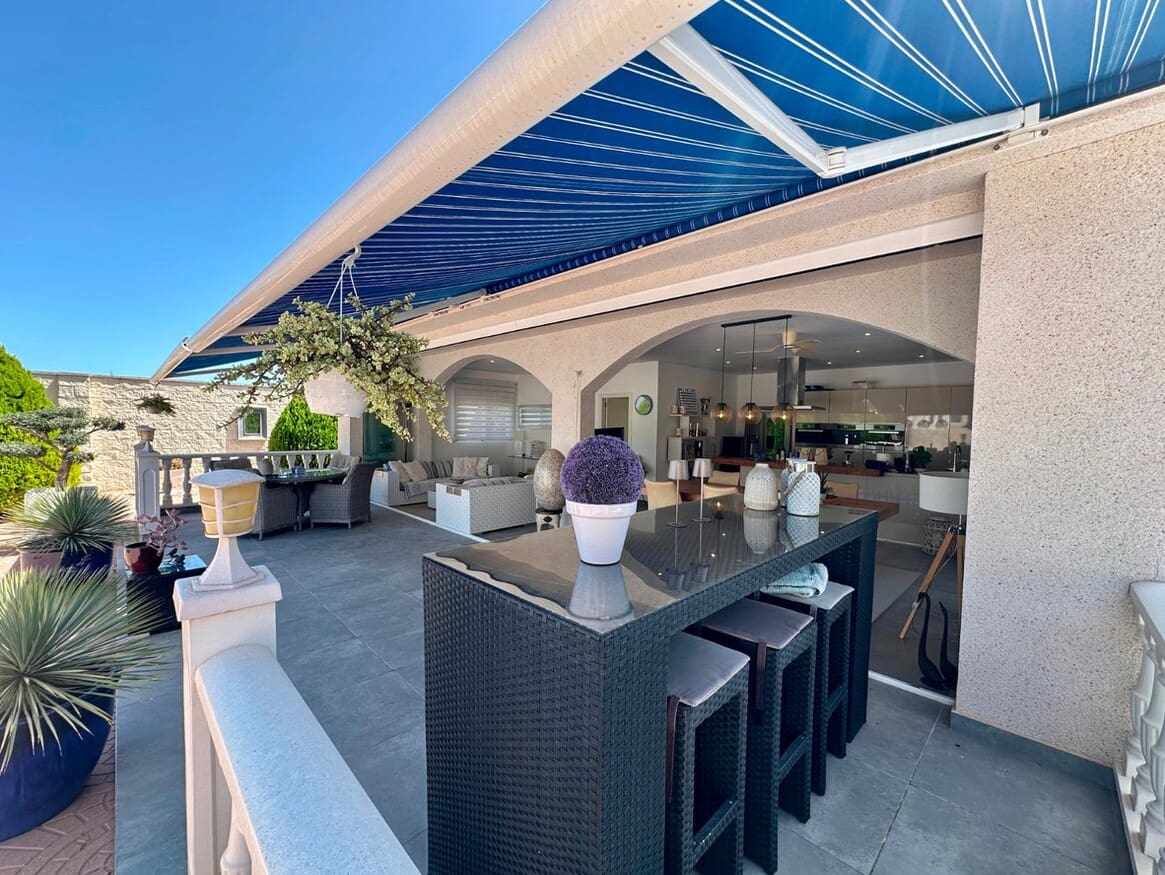 6 soveværelse Villa til salg i Rojales med swimmingpool garage - € 845.000 (Ref: 10172622)