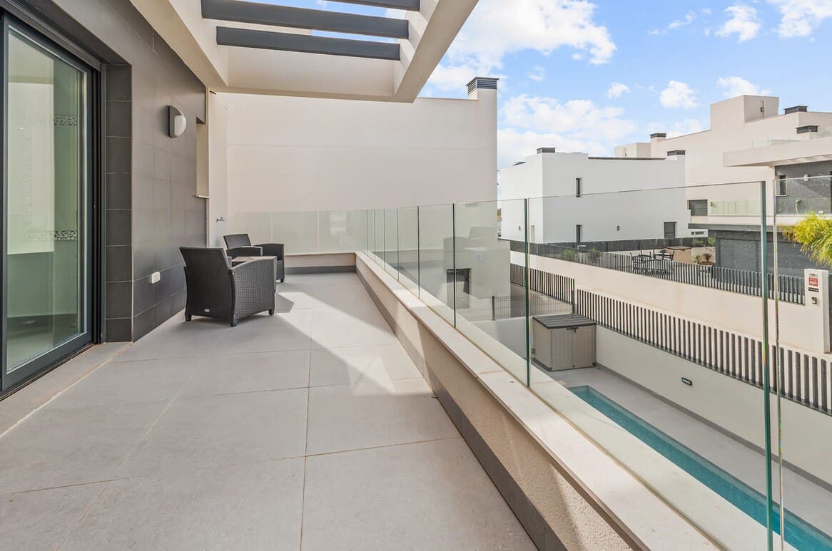 4 bedroom Villa for sale in Algorfa with pool garage - € 580,000 (Ref: 10172628)