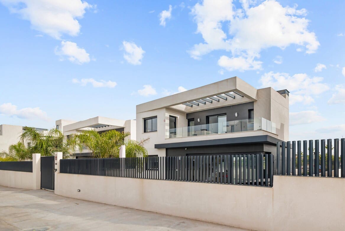 4 bedroom Villa for sale in Algorfa with pool garage - € 580,000 (Ref: 10172628)