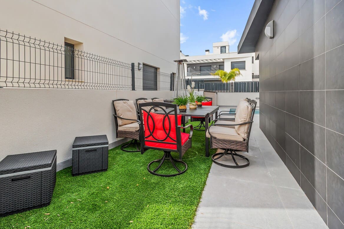 4 bedroom Villa for sale in Algorfa with pool garage - € 580,000 (Ref: 10172628)