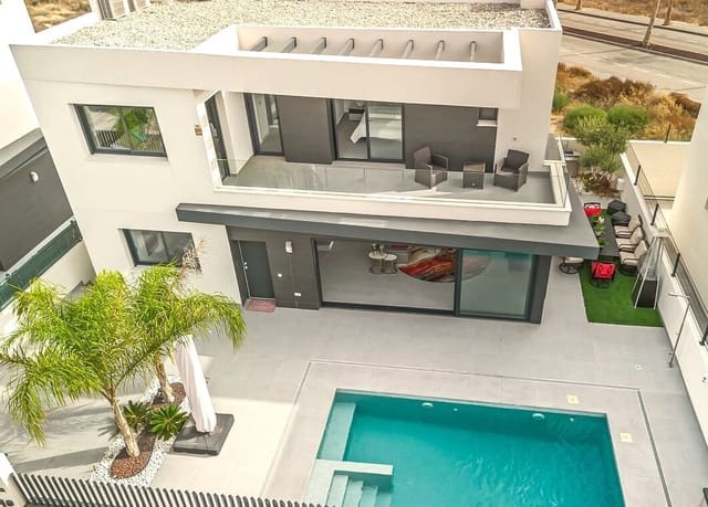 Chalet de 4 habitaciones en Algorfa en venta con piscina garaje - 580.000 € (Ref: 10172628)