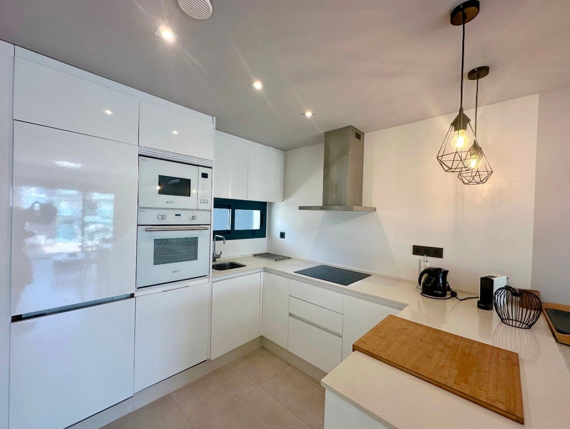 Apartamento de 3 habitaciones en Guardamar del Segura en venta con piscina garaje - 299.995 € (Ref: 10172633)