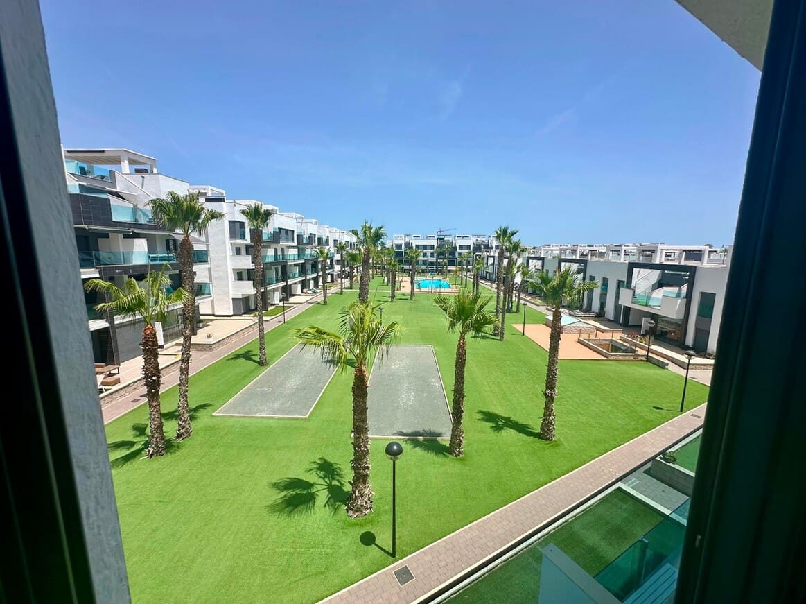 Apartamento de 3 habitaciones en Guardamar del Segura en venta con piscina garaje - 299.995 € (Ref: 10172633)