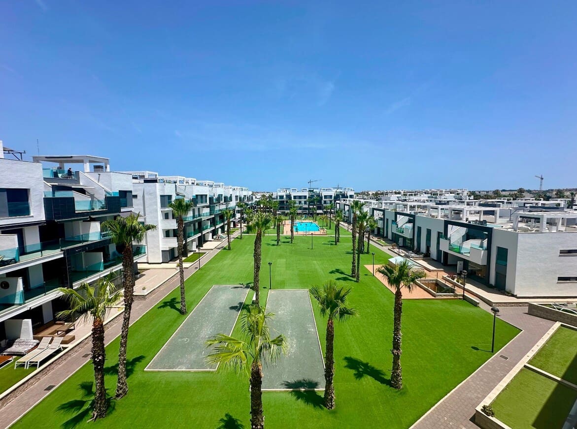 Apartamento de 3 habitaciones en Guardamar del Segura en venta con piscina garaje - 299.995 € (Ref: 10172633)