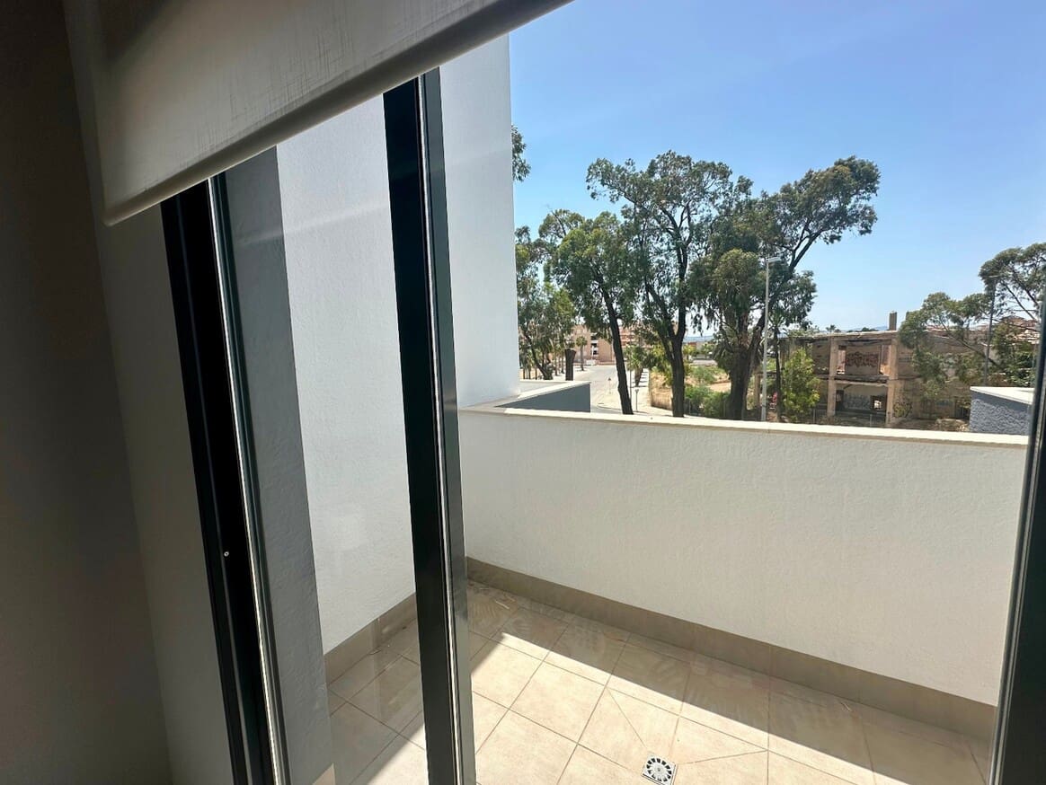 Apartamento de 3 habitaciones en Guardamar del Segura en venta con piscina garaje - 299.995 € (Ref: 10172633)