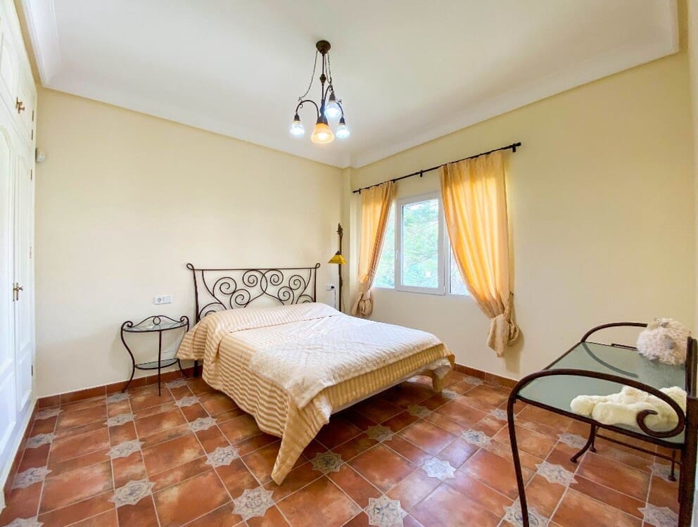 7 bedroom Villa for sale in Orihuela Costa with pool garage - € 1,080,000 (Ref: 10172636)