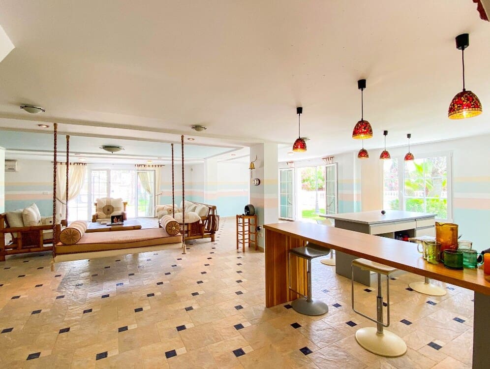 7 bedroom Villa for sale in Orihuela Costa with pool garage - € 1,080,000 (Ref: 10172636)