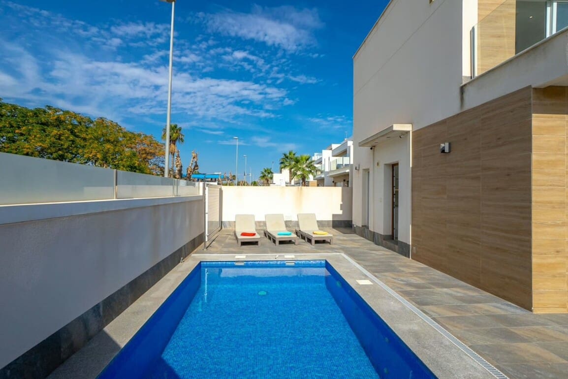 3 slaapkamer Villa te koop in Pilar de la Horadada met zwembad garage - € 399.000 (Ref: 10172640)