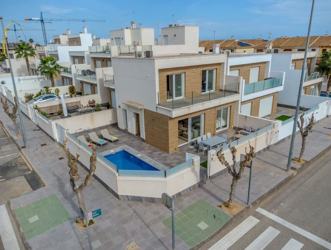 3 slaapkamer Villa te koop in Pilar de la Horadada met zwembad garage - € 399.000 (Ref: 10172640)