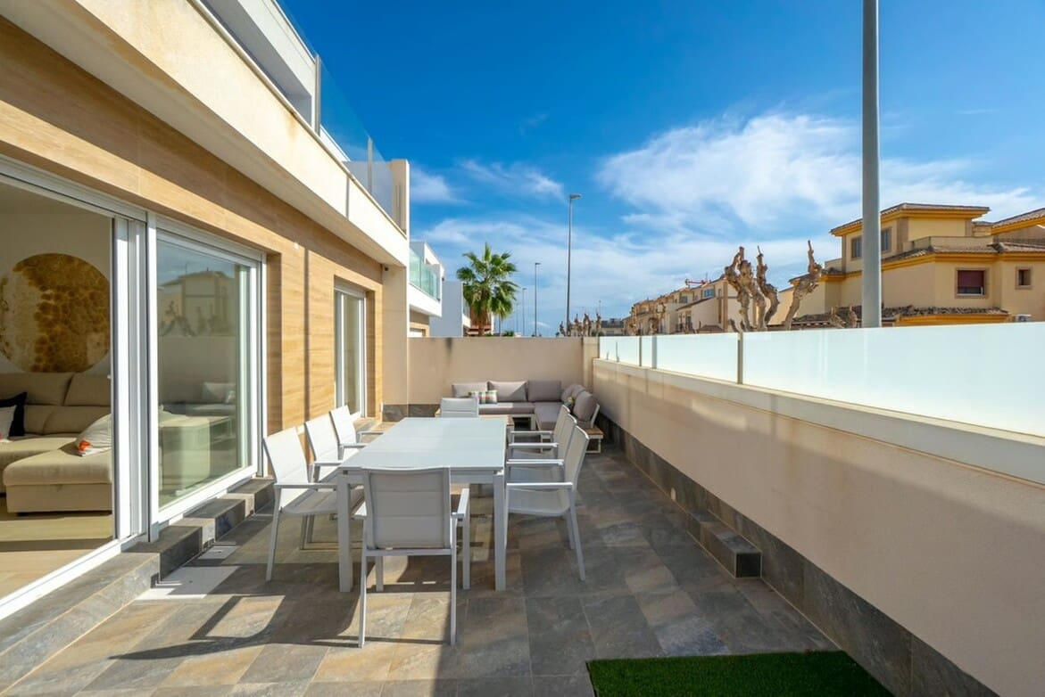 3 slaapkamer Villa te koop in Pilar de la Horadada met zwembad garage - € 399.000 (Ref: 10172640)