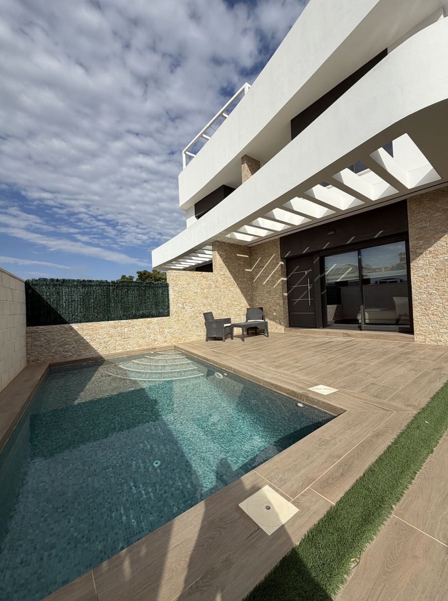 2 soveværelse Villa til salg i Los Montesinos med swimmingpool garage - € 369.000 (Ref: 10172647)