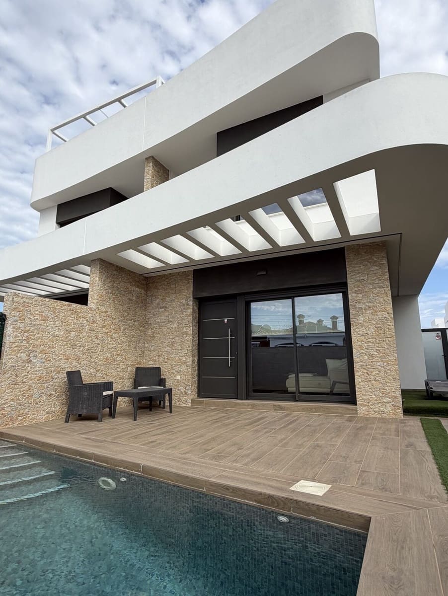 2 soveværelse Villa til salg i Los Montesinos med swimmingpool garage - € 369.000 (Ref: 10172647)
