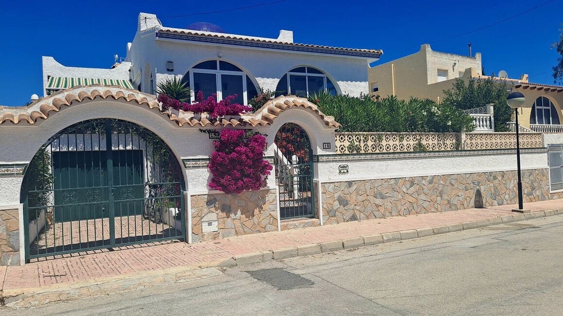 3 Zimmer Villa zu verkaufen in San Miguel de Salinas mit Pool Garage - 350.000 € (Ref: 10172649)