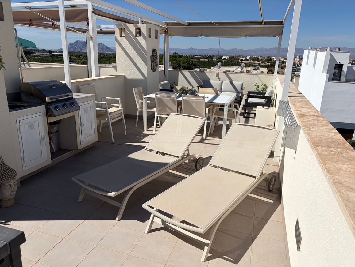 Casa de 3 habitaciones en Benijófar en venta con piscina - 324.950 € (Ref: 10172650)