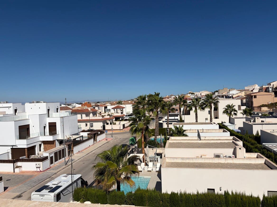 Casa de 3 habitaciones en Benijófar en venta con piscina - 324.950 € (Ref: 10172650)