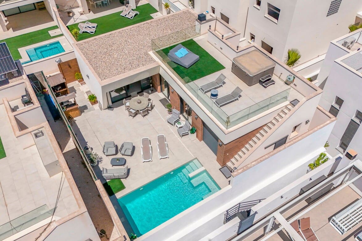 4 soveværelse Villa til salg i Benijofar med swimmingpool garage - € 640.000 (Ref: 10172651)