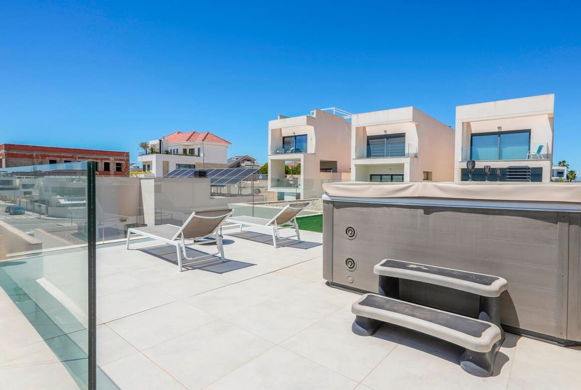 4 soveværelse Villa til salg i Benijofar med swimmingpool garage - € 640.000 (Ref: 10172651)