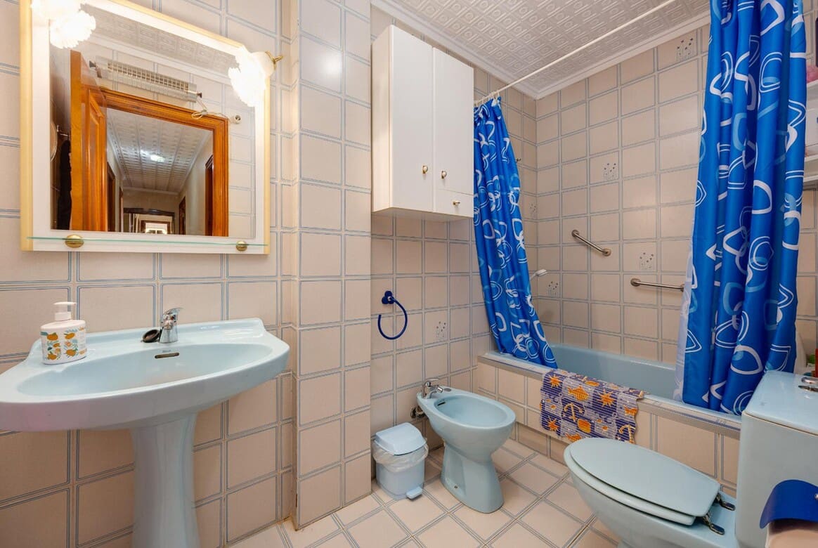 3 makuuhuone Huoneisto myytävänä paikassa Torrevieja mukana uima-altaan - 249 000 € (Ref: 10172652)