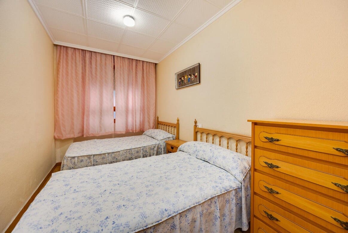 3 makuuhuone Huoneisto myytävänä paikassa Torrevieja mukana uima-altaan - 249 000 € (Ref: 10172652)