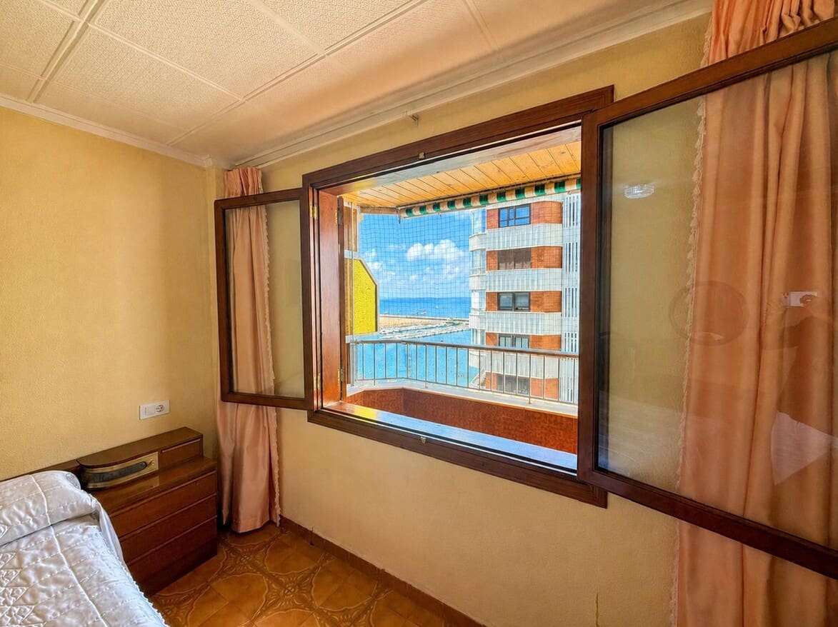 3 makuuhuone Huoneisto myytävänä paikassa Torrevieja mukana uima-altaan - 249 000 € (Ref: 10172652)