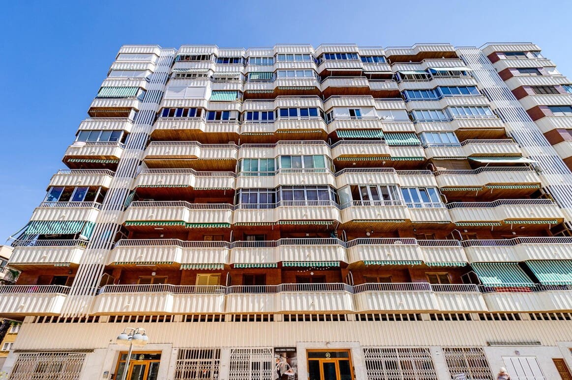 3 makuuhuone Huoneisto myytävänä paikassa Torrevieja mukana uima-altaan - 249 000 € (Ref: 10172652)