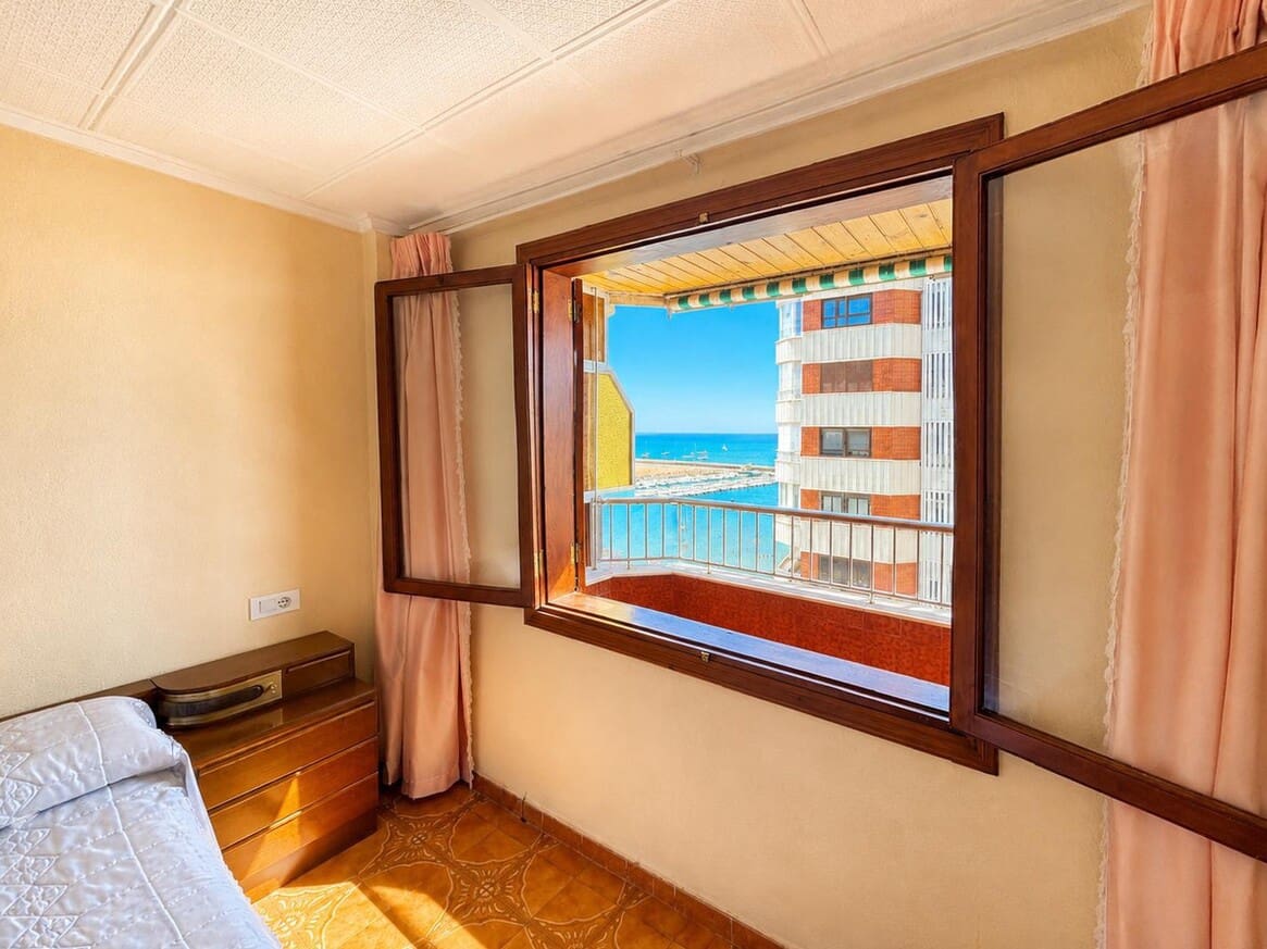 3 makuuhuone Huoneisto myytävänä paikassa Torrevieja mukana uima-altaan - 249 000 € (Ref: 10172652)