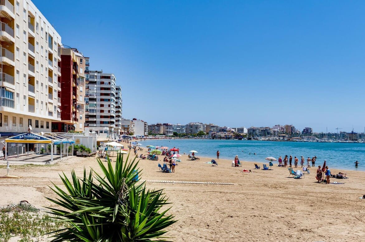 3 makuuhuone Huoneisto myytävänä paikassa Torrevieja mukana uima-altaan - 249 000 € (Ref: 10172652)
